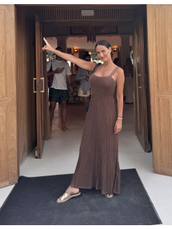 VESTIDO LARGO DE PUNTO CON ESCOTE CUADRADO