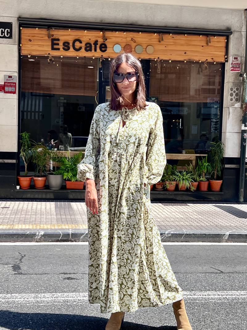 VESTIDO MIDI ESTAMPADO FLORAL FLUIDO CON MANGA LARGA