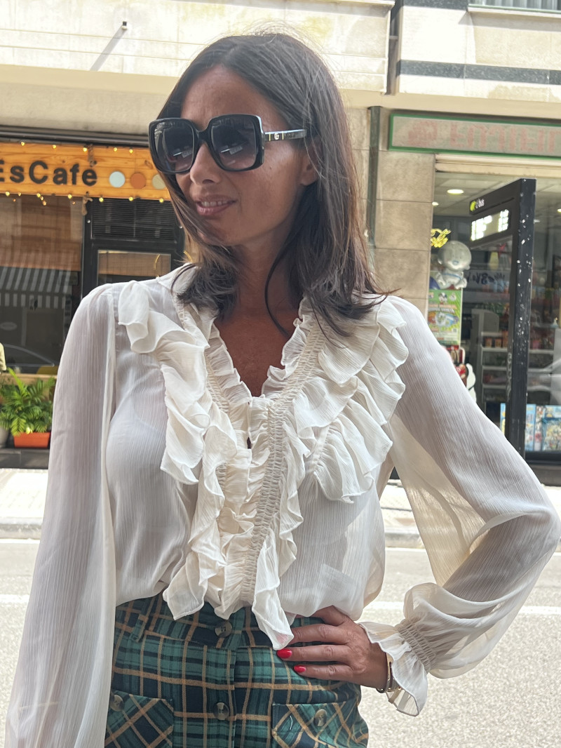 BLUSA MANGA LARGA VOLANTES