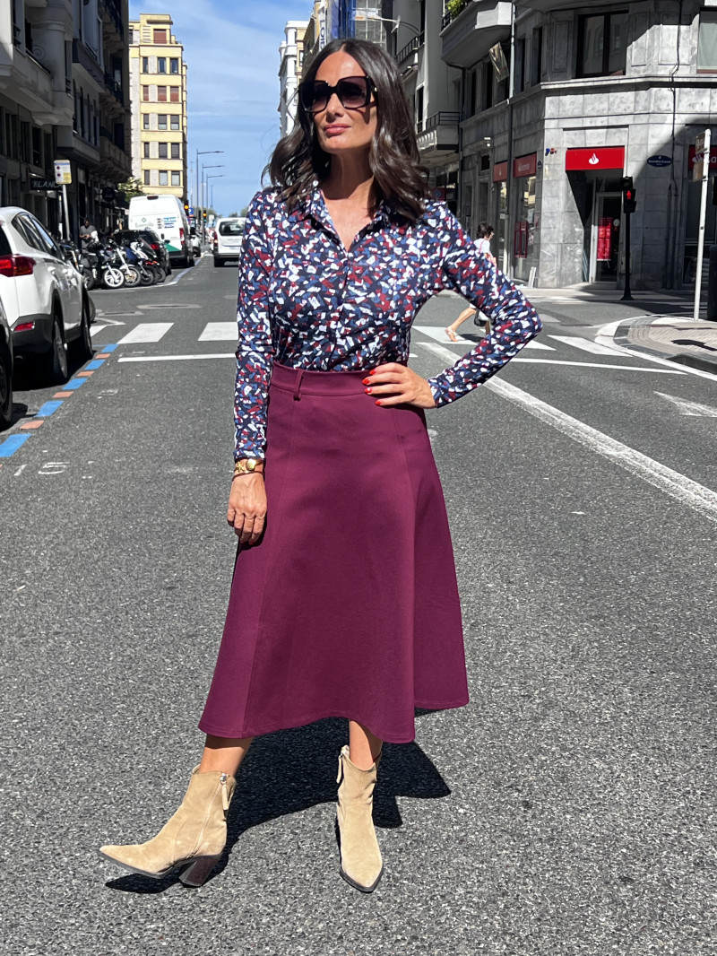 FALDA MIDI CON VUELO