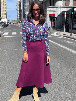 FALDA MIDI CON VUELO