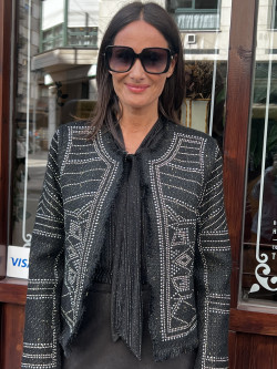 CHAQUETA TWEED CON TACHUELAS