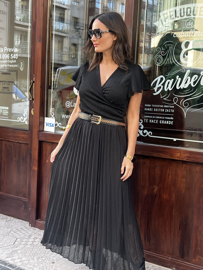 FALDA PLISADA DETALLE TACHUELAS