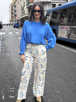 PANTALÓN FLORAL CORTE...