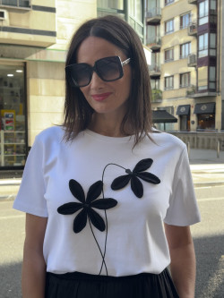 CAMISETA FLOR RELIEVE MANGA...