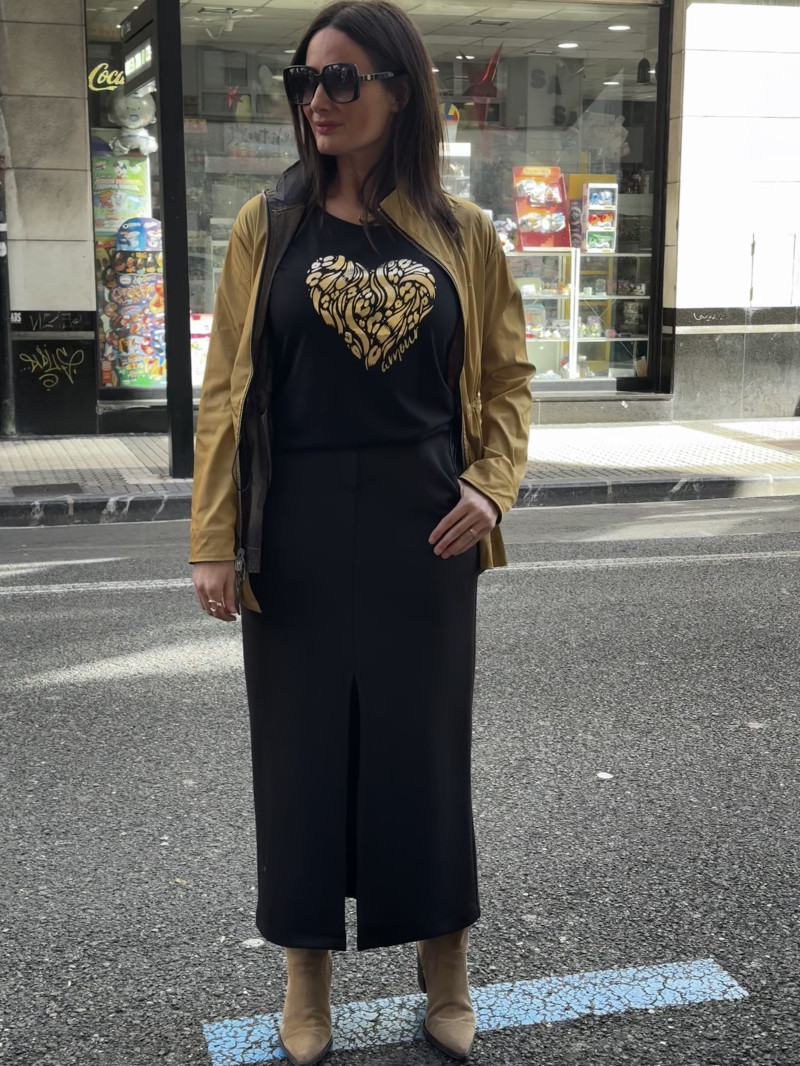 FALDA MIDI ELÁSTICA CON CINTURA ALTA