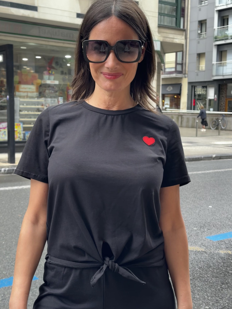 CAMISETA MANGA CORTA NUDO Y CORAZÓN