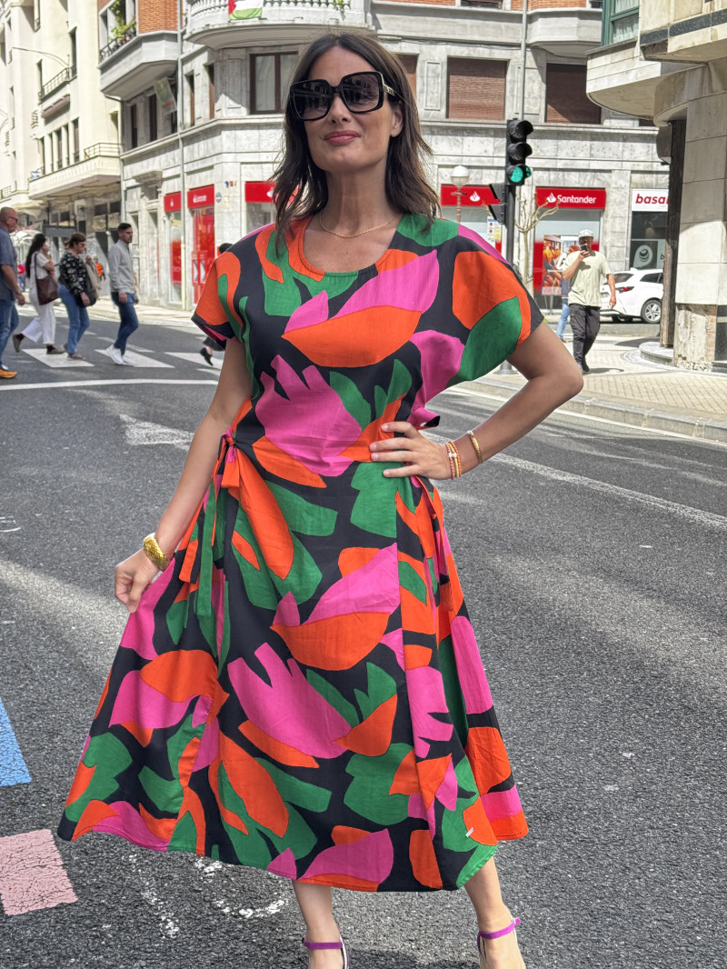 VESTIDO MIDI ESTAMPADO CORTE EVASÉ